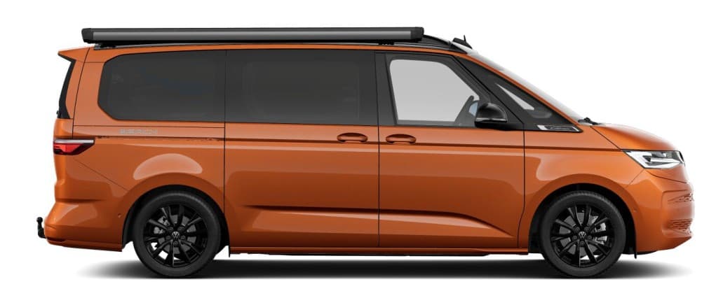 Boczny profil VW California T7 pokazujący kompaktowy format auta